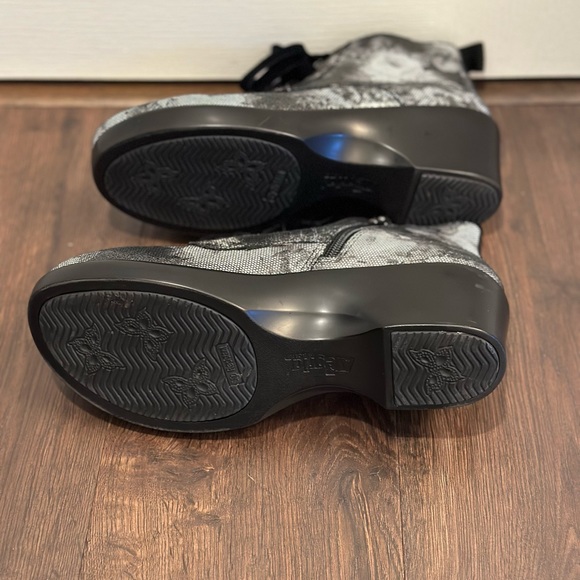 Women’s Algeria Eliza Elegance Lace Up Booties - Picture 14 of 16